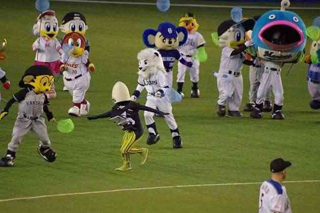 プロ野球選手、球団マスコットの画像を貼りましょう