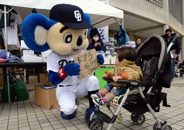 プロ野球選手、球団マスコットの画像を貼りましょう