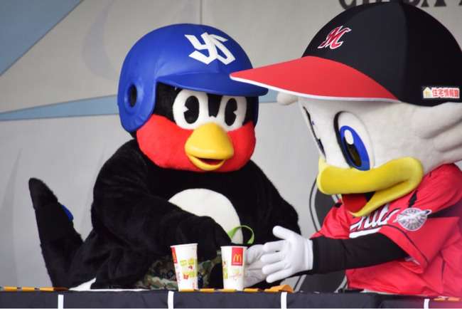 プロ野球選手、球団マスコットの画像を貼りましょう