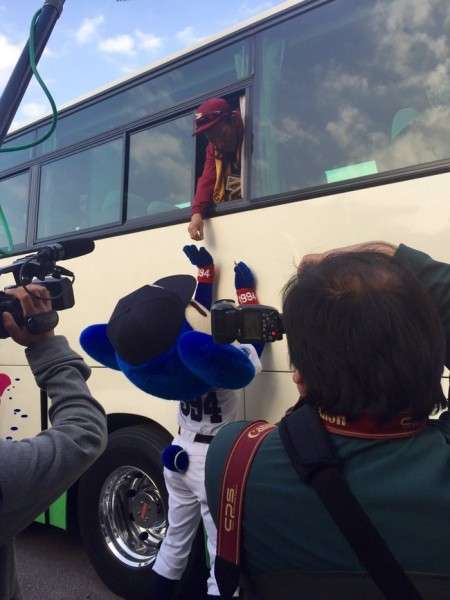プロ野球選手、球団マスコットの画像を貼りましょう