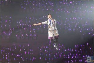 人気声優の「ファンって言葉が嫌い」発言が物議に、アイドル声優のファンサービスは“やらせ”?
