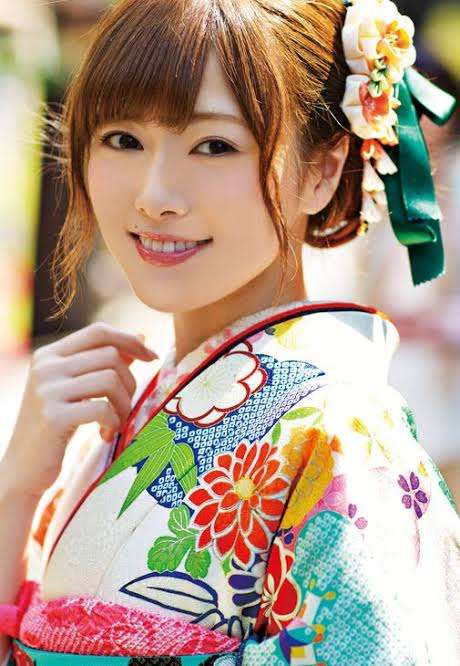 乃木坂46白石麻衣表紙の新雑誌「WHITE graph」創刊号、異例の発売前重版