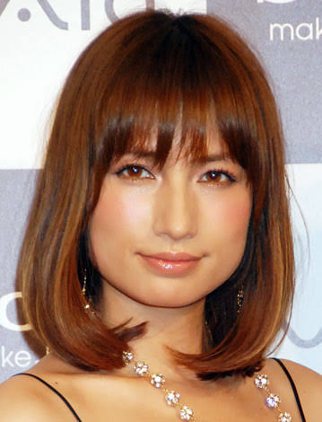 桐谷美玲、佐田真由美と美女2ショット共演 「顔が変わった」と困惑の声も