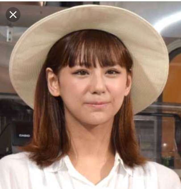 西内まりや、全身ベルサーチェの大胆な美脚姿に「抜群のスタイル」「相変わらず綺麗」の声