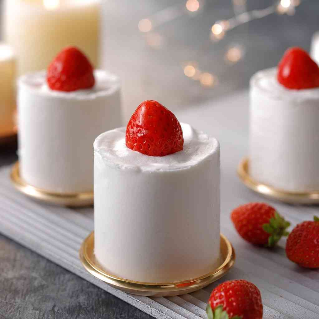クリスマスケーキを手作りする人～