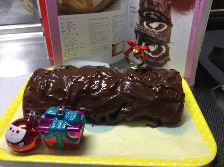 クリスマスケーキを手作りする人～