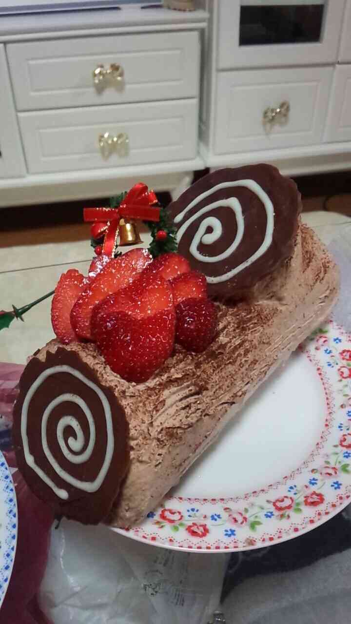 クリスマスケーキを手作りする人～