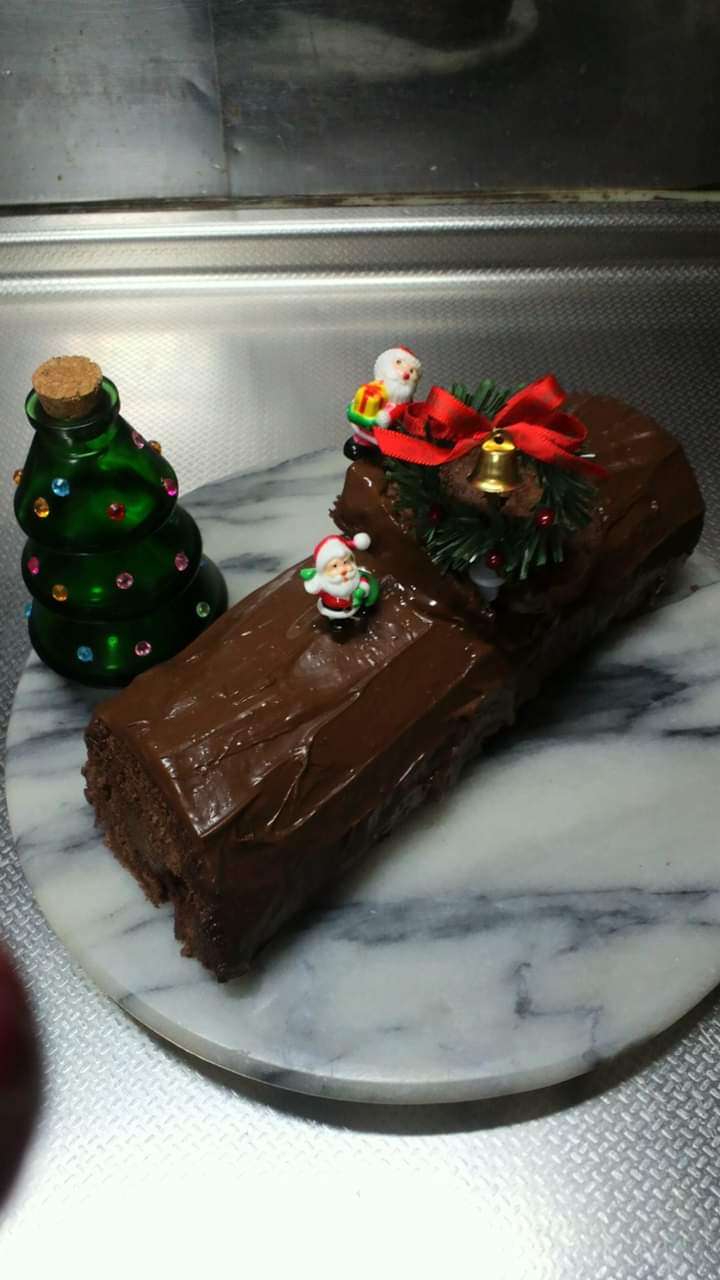 クリスマスケーキを手作りする人～