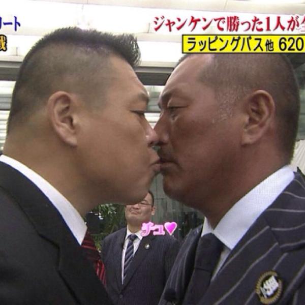 夫不在の自宅に招き入れ… 「小川直也」と「松野頼久」美人妻が重ねた