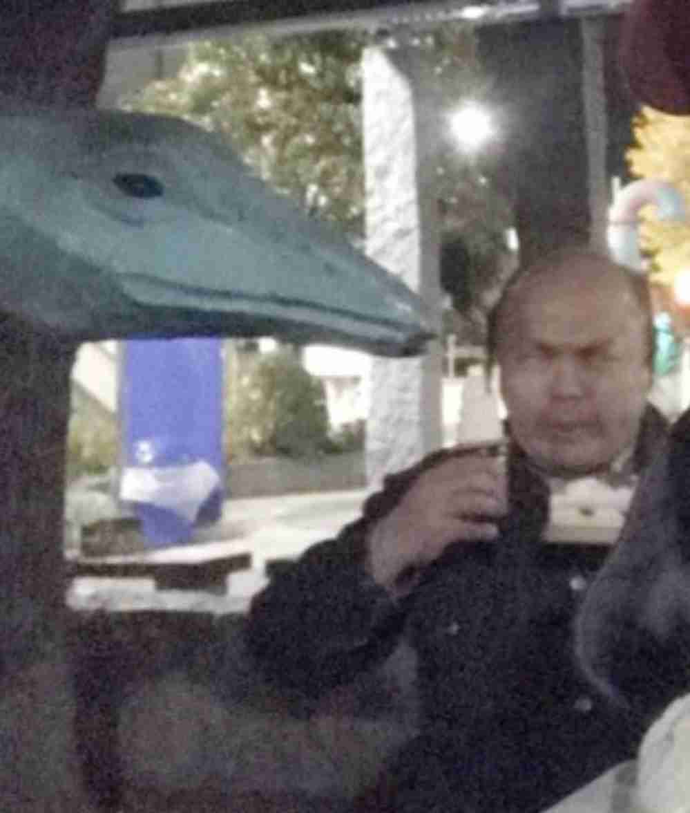 クロちゃん、夜中の公園でサプライズ誕生会「丑三つ時に公園に呼び出すなんて、なんなのぉー」