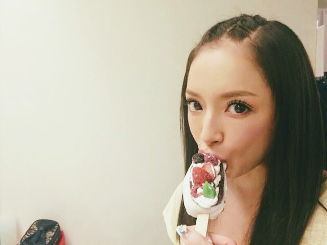 浜崎あゆみ、AAA・浦田直也のソロライブ会場に訪れ