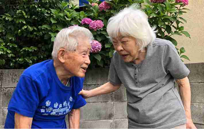 父親、母親の泣いている姿