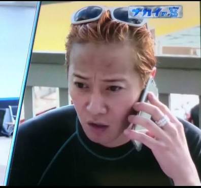 スマホしてるイケメン・美女の画像