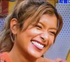 ローラ、スイスでのド派手なスノーウェア姿に絶賛の声「かわいい！」「雪が似合う」の声