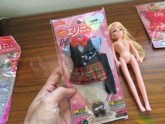 ローラ、スイスでのド派手なスノーウェア姿に絶賛の声「かわいい！」「雪が似合う」の声