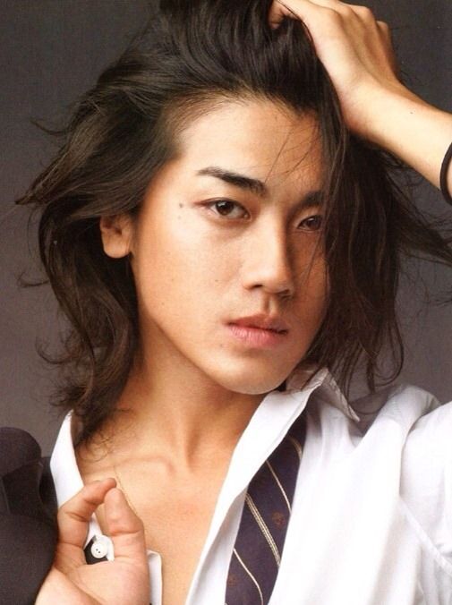 面長のイケメン芸能人