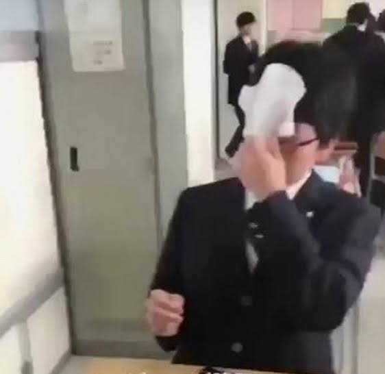 車に乗ろうとしたらフロントガラスに生理用品　「反復して貼った」男逮捕