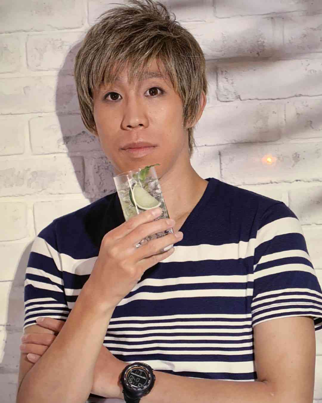 目の位置が上の人