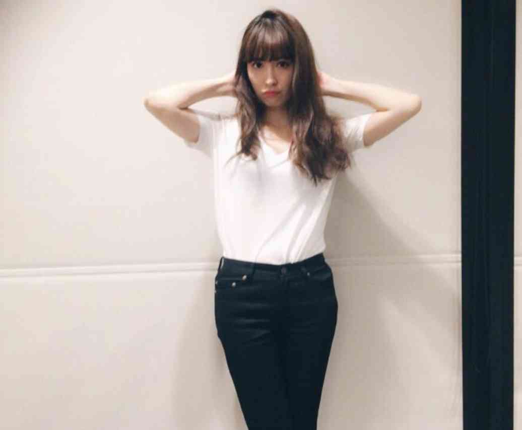 小嶋陽菜、ラスベガスでの年越しの様子を公開　美脚ショットに「スタイル抜群」「美しい」の声