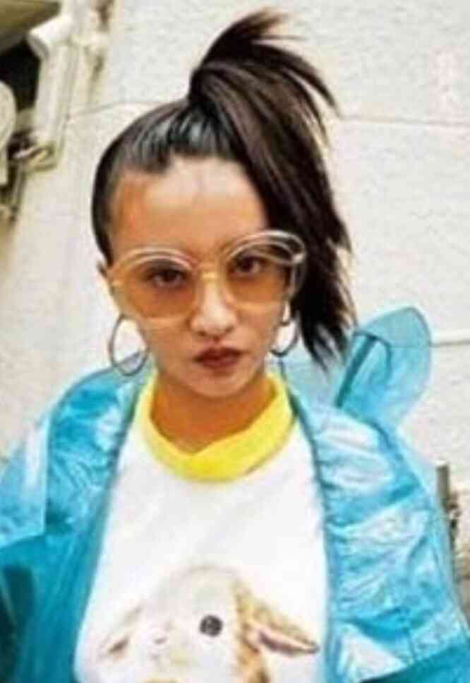 Koki,スキニーデニムのすらり美脚「足ほそっ!ながっ!顔ちっちゃ」絶賛の声