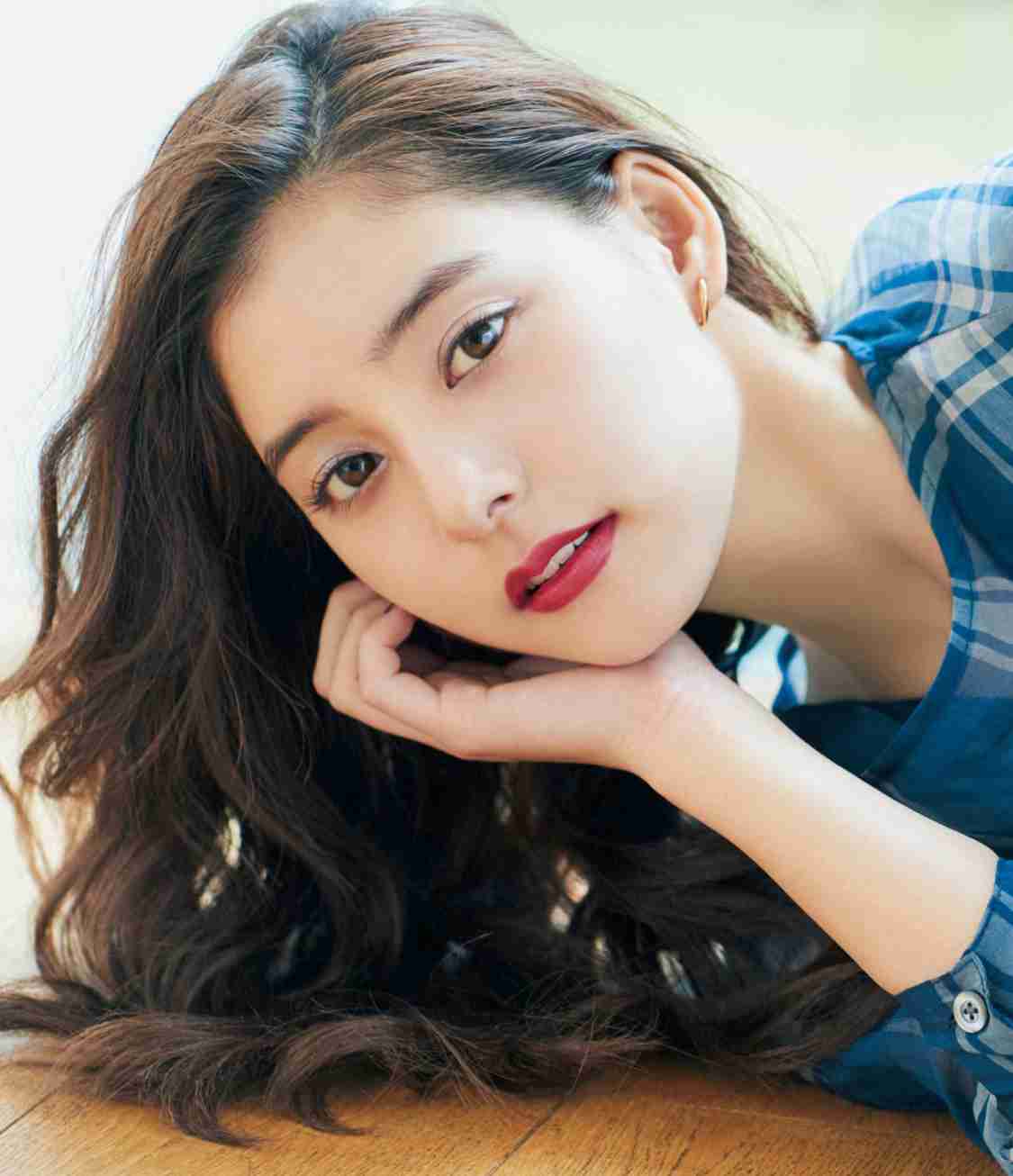 新木優子、大量の私物デニムに囲まれ笑顔　今年の「ベストジーニスト」期待する声も