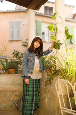 橋本環奈メモリアル写真集に期待の声 先行公開カットに「美しすぎる!」 