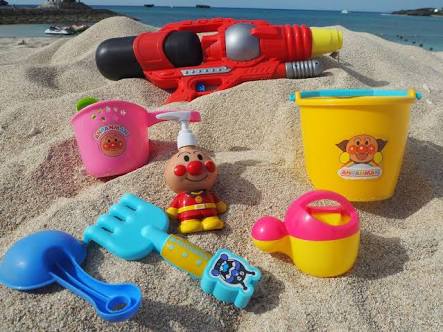 子どもの頃の遊びを懐かしむトピ。