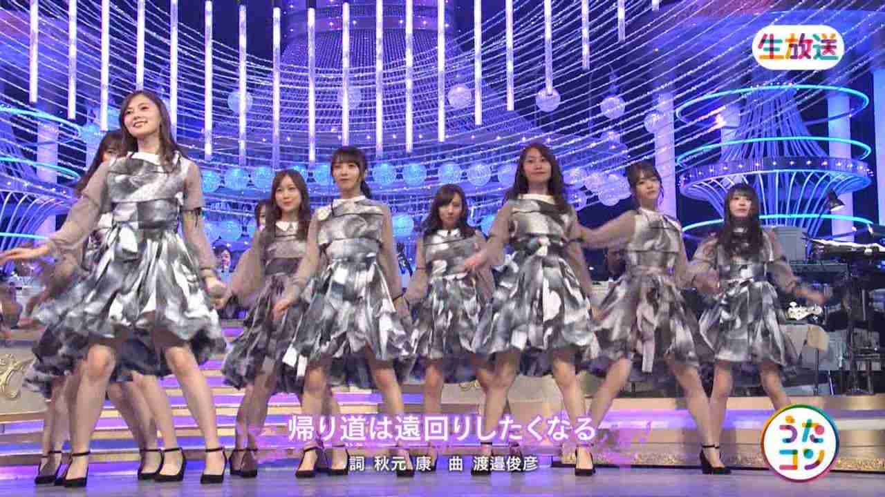 女性アイドルの衣装画像