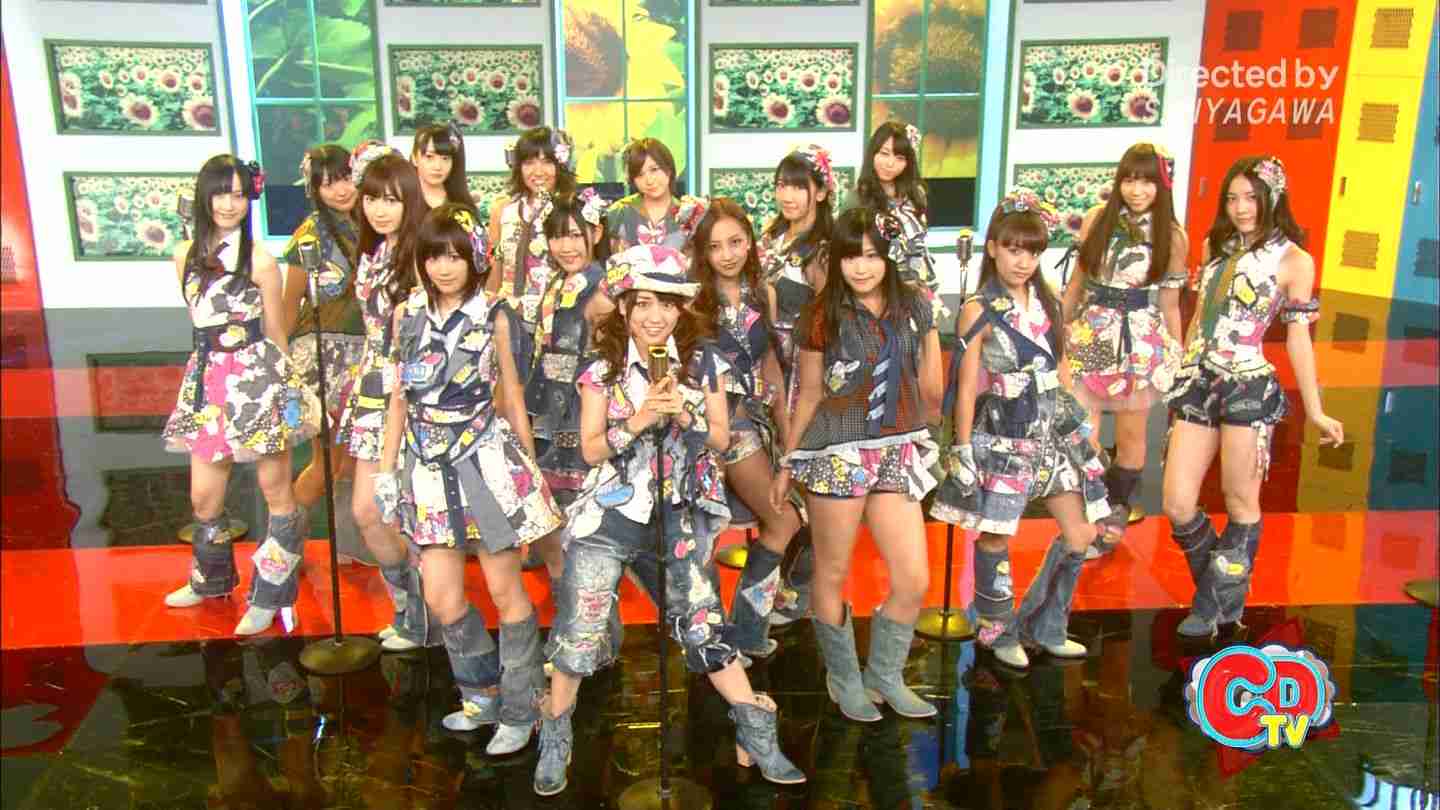 女性アイドルの衣装画像