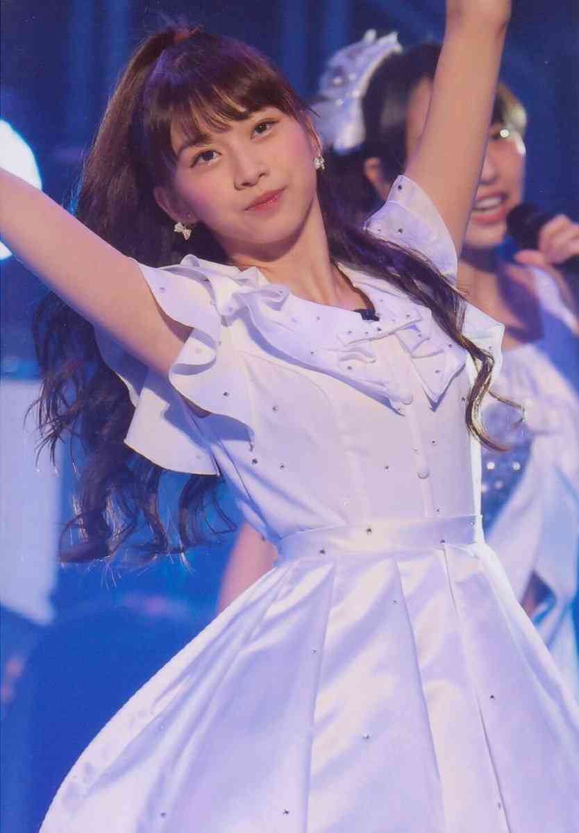 女性アイドルの衣装画像