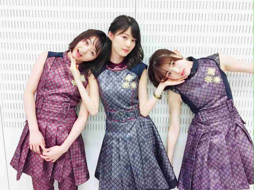 女性アイドルの衣装画像