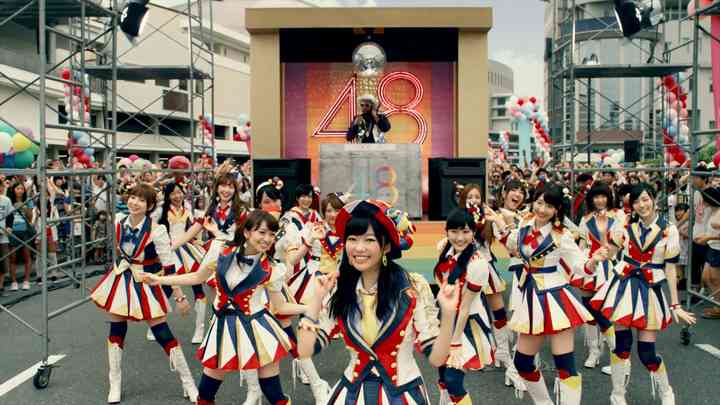 女性アイドルの衣装画像