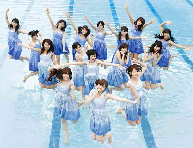 女性アイドルの衣装画像