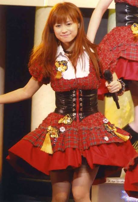 女性アイドルの衣装画像