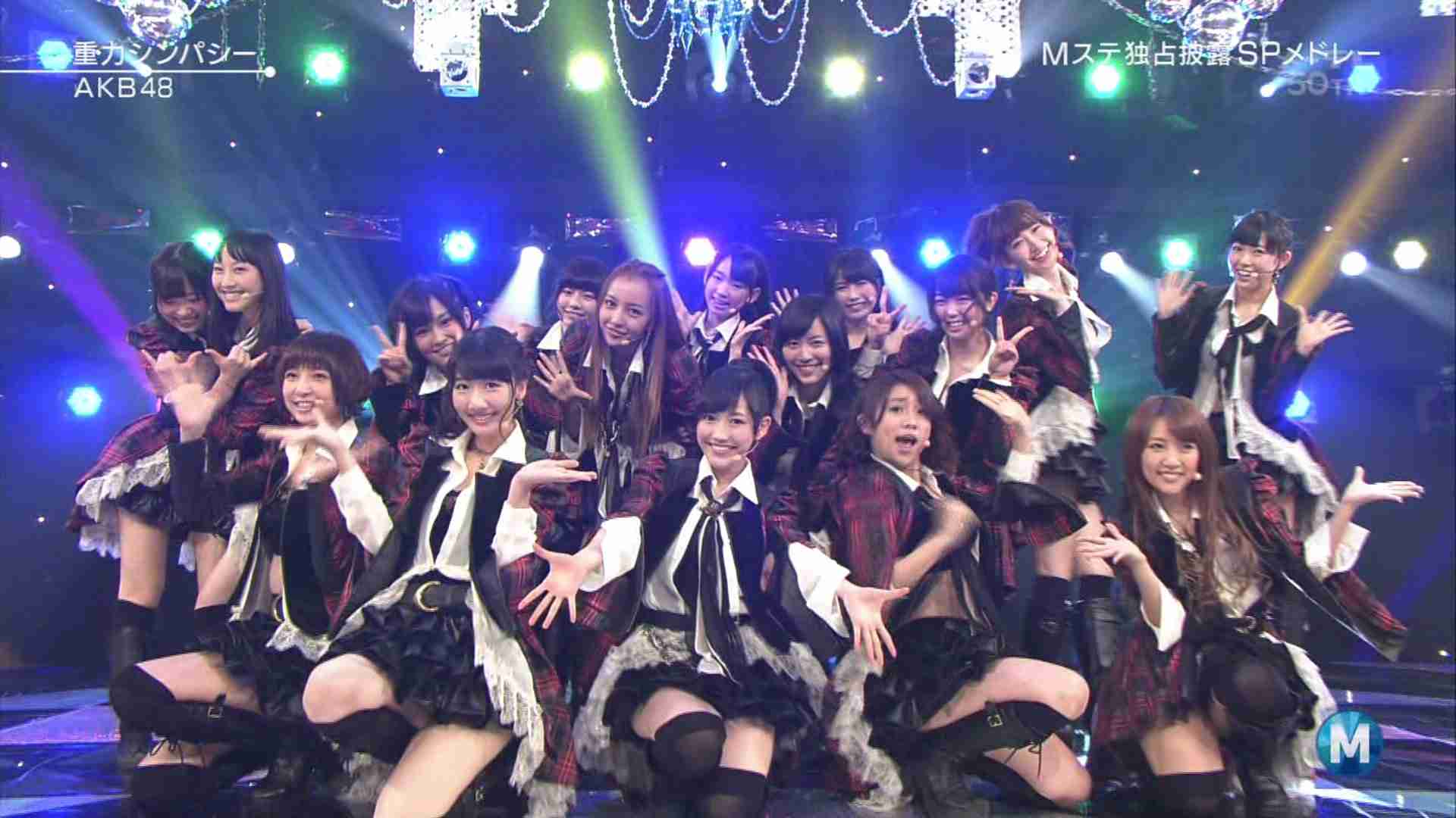 女性アイドルの衣装画像