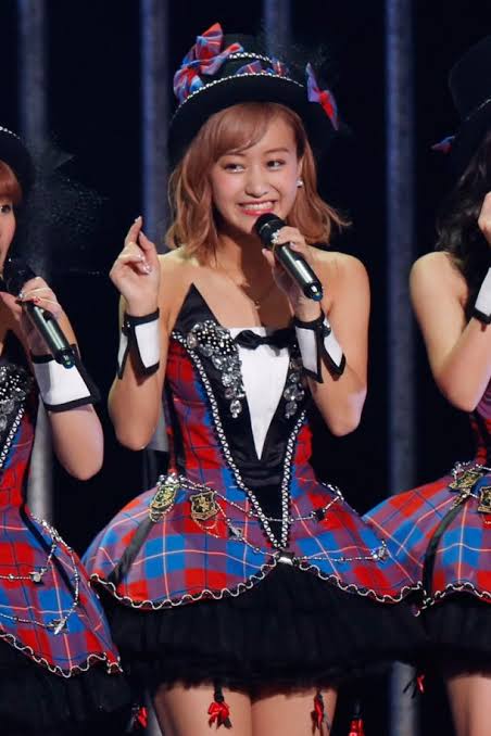 女性アイドルの衣装画像