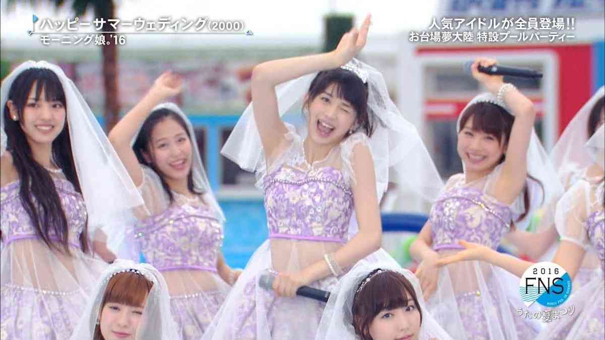 女性アイドルの衣装画像