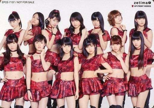 女性アイドルの衣装画像