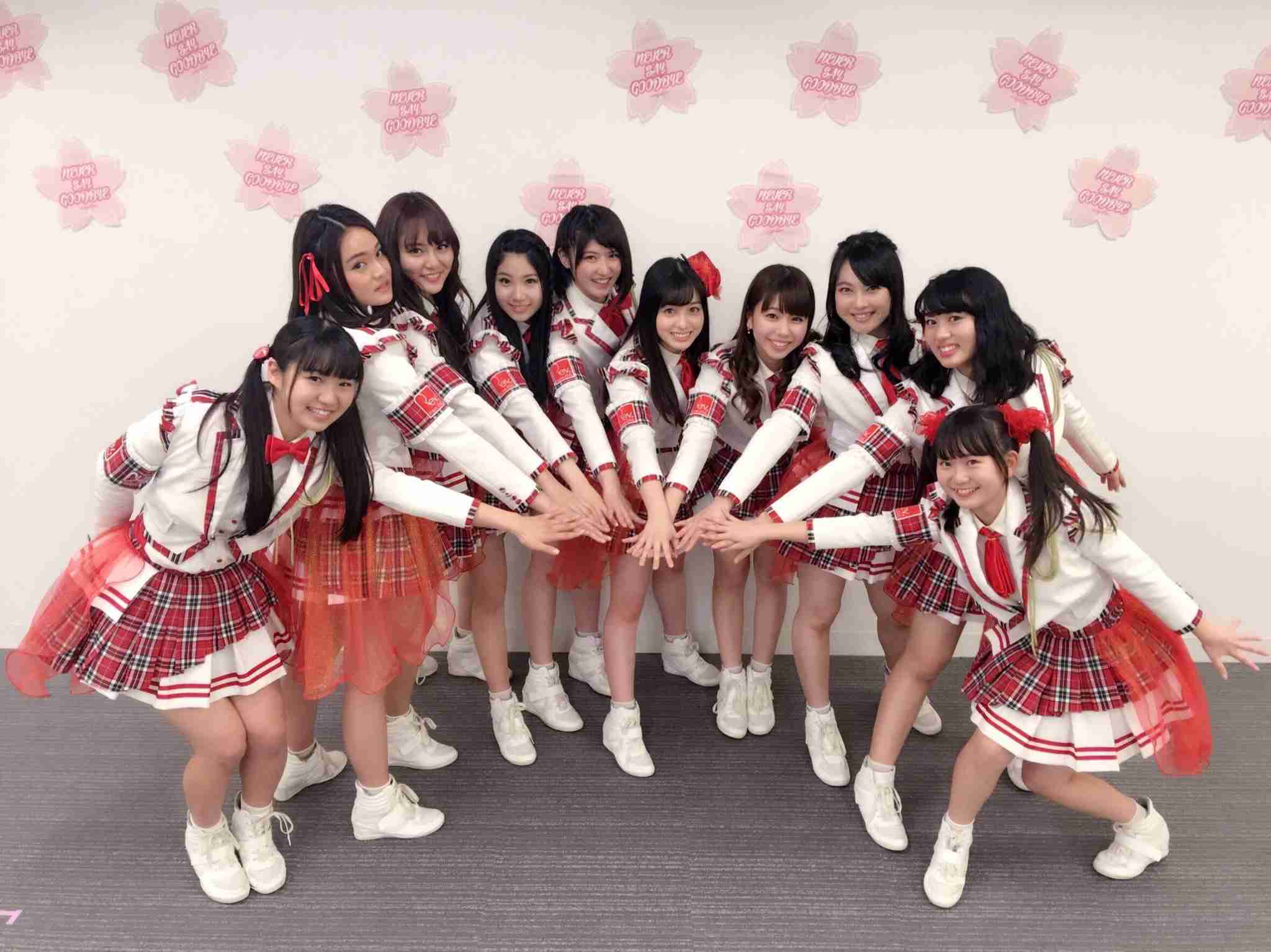 女性アイドルの衣装画像