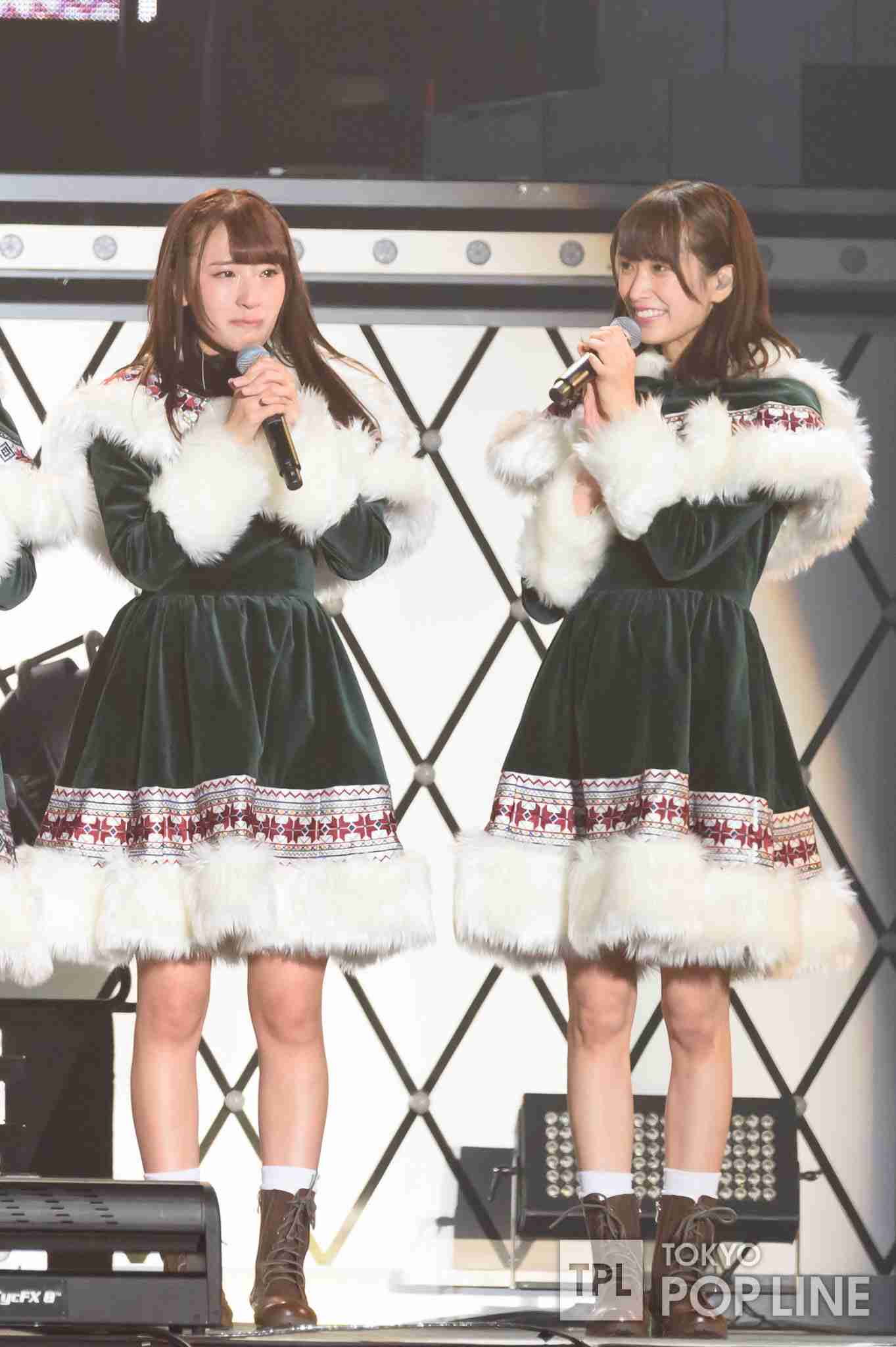 女性アイドルの衣装画像