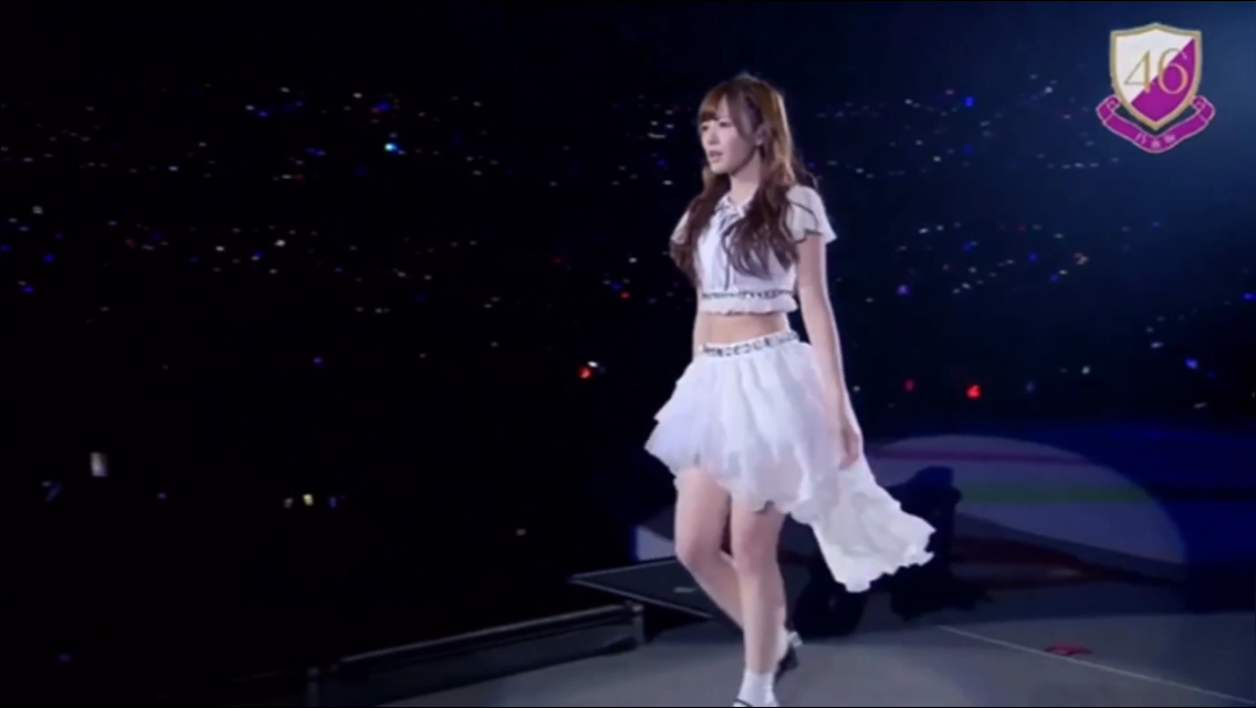 女性アイドルの衣装画像