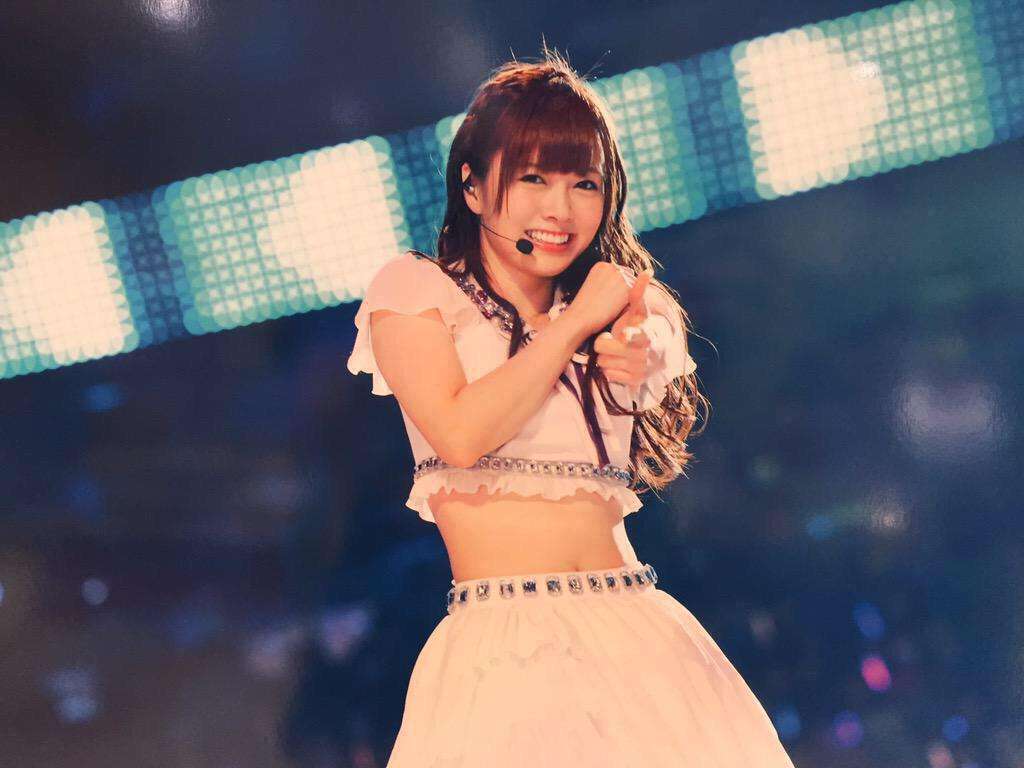 女性アイドルの衣装画像