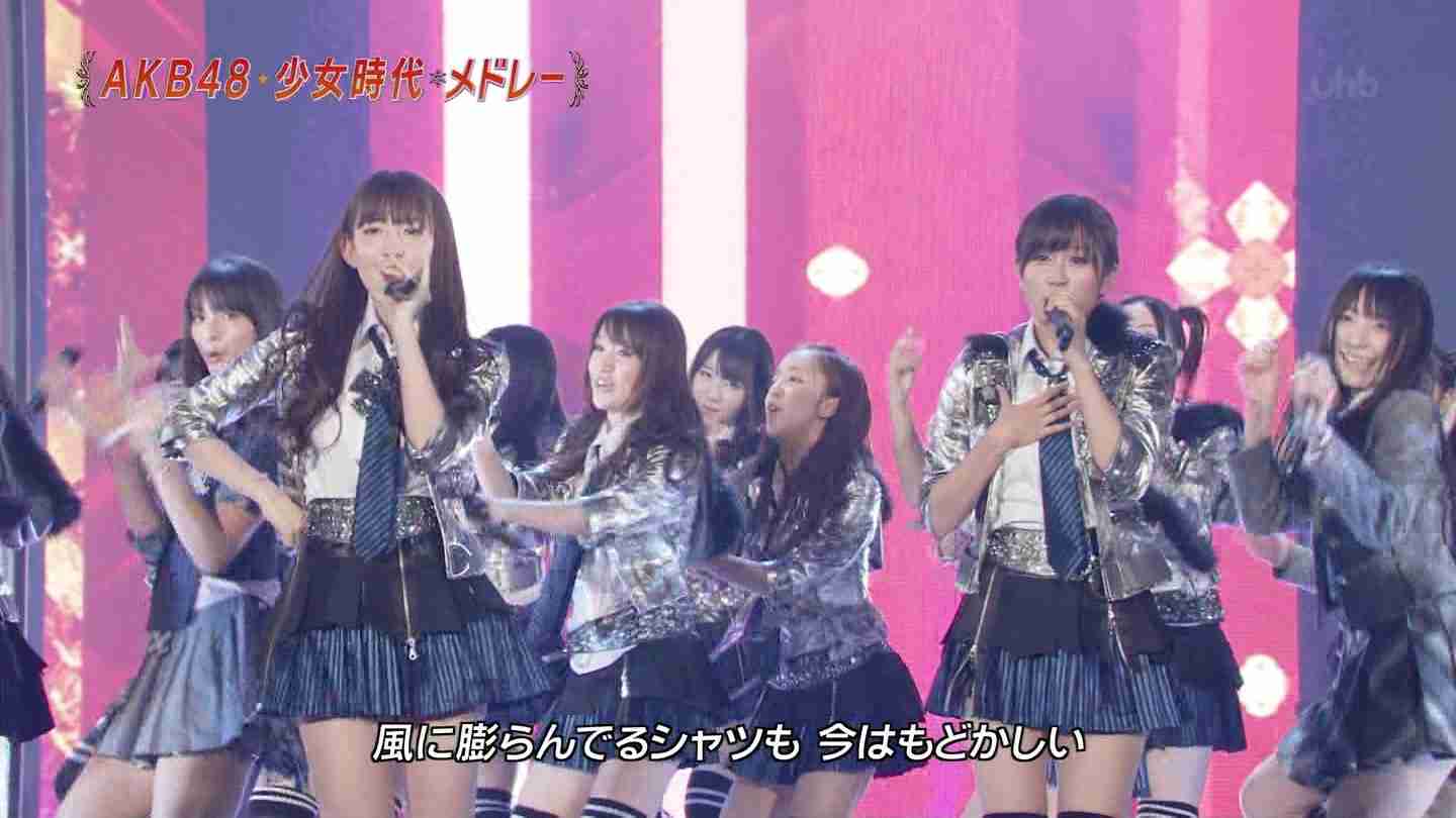 女性アイドルの衣装画像