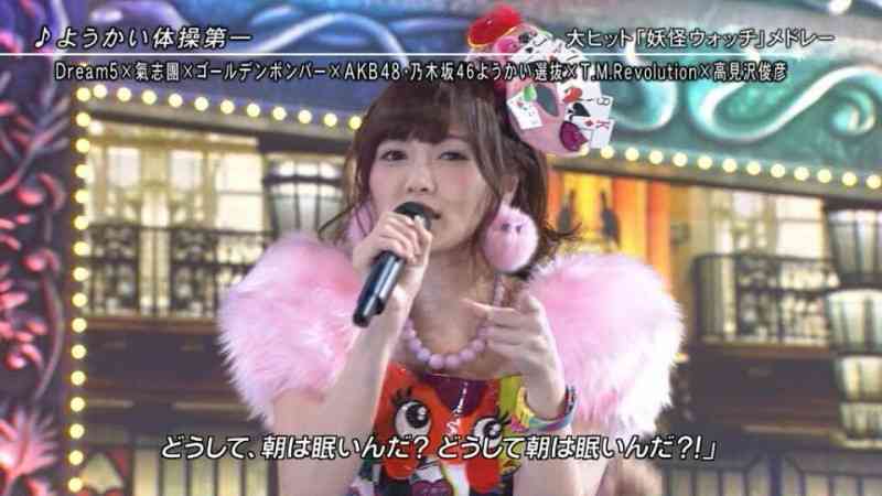 女性アイドルの衣装画像