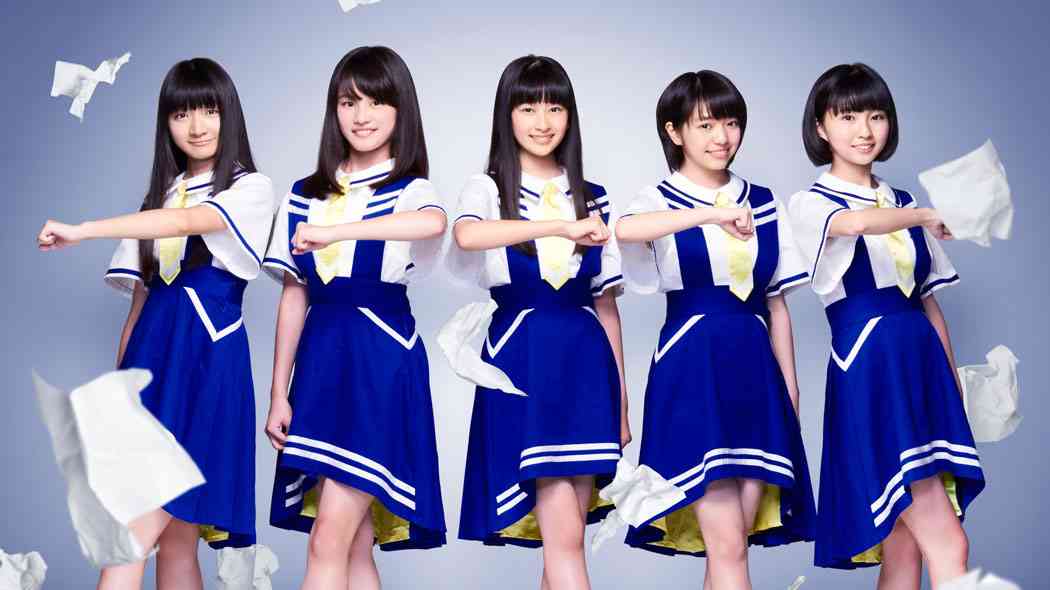 女性アイドルの衣装画像