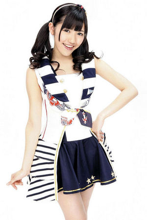 女性アイドルの衣装画像