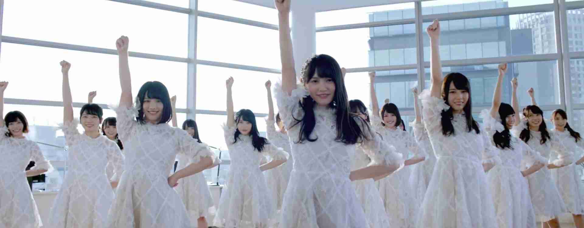 女性アイドルの衣装画像