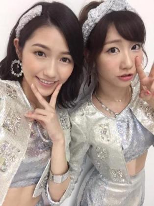 女性アイドルの衣装画像