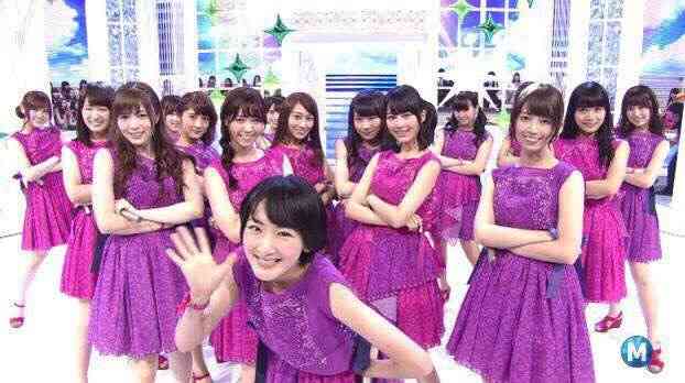 女性アイドルの衣装画像