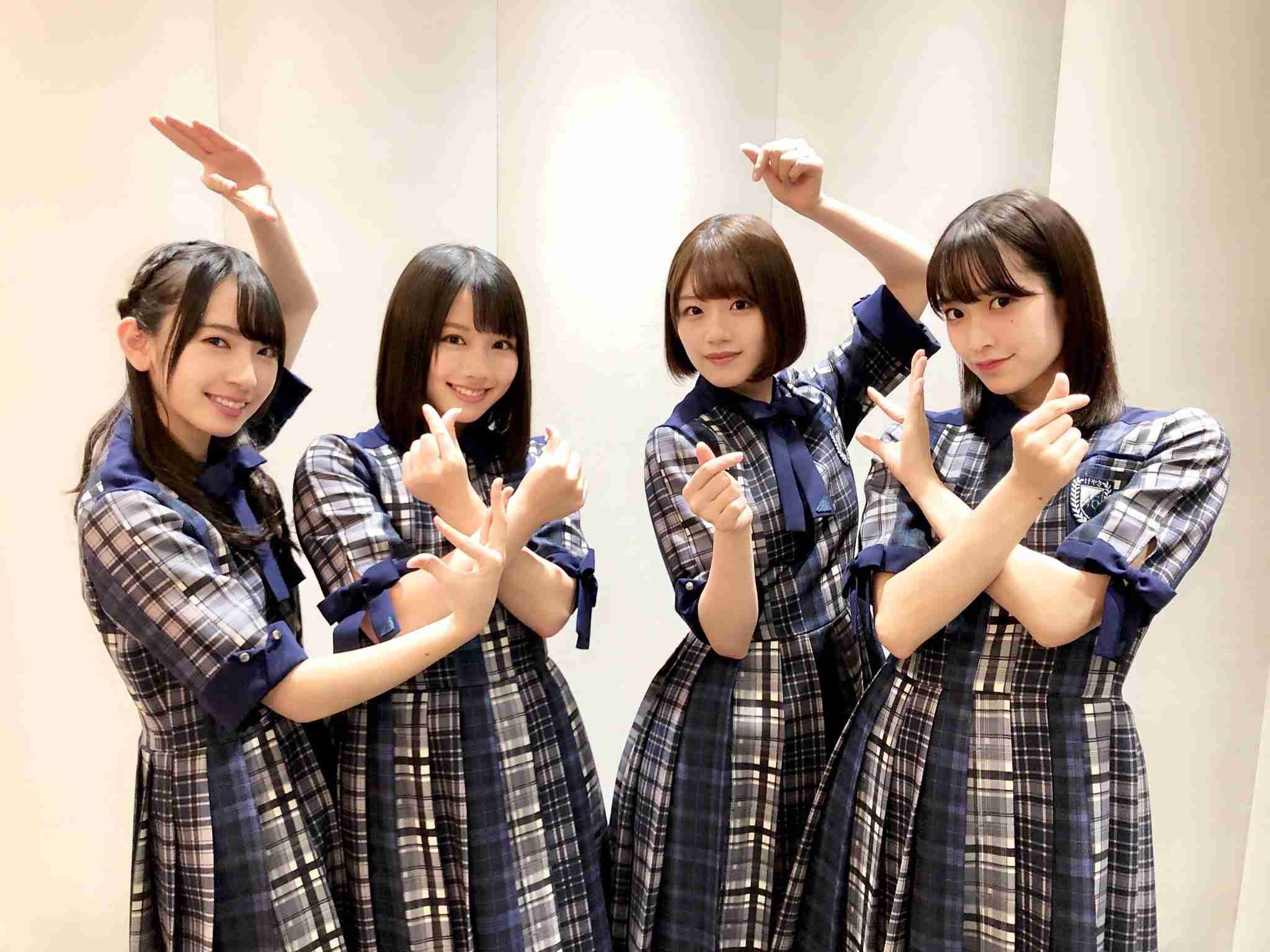 女性アイドルの衣装画像